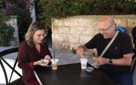 יעל דורון ובן זוגה (צילום: פול סגל)