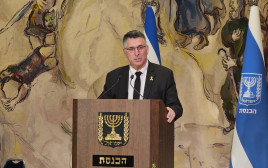גדעון סער במשכן הכנסת (צילום: אברהם בלוך)