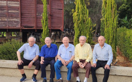 זאב בורגר, דוד לסלו, אהרון פקין, אליעזר שמעוני, משה קצלר (צילום: באדיבות "בית העדות")