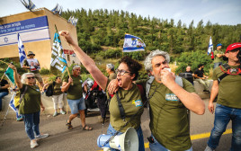 צעדת מחאה של אחים לנשק (צילום: יונתן זינדל פלאש 90)