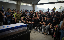 הלווייתו של החטוף אלכס לובנוב (צילום: פלאש 90)