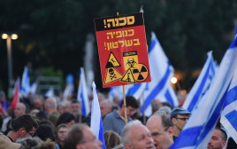 הפגנה לשחרור החטופים בכיכר הבימה. 26.4.25 (צילום: אבשלום ששוני)