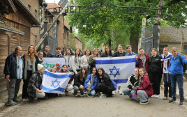 תלמידי משלחת מנהיגויות הנוער לפולין ביום השואה (צילום: רונן חורש, לע"מ)