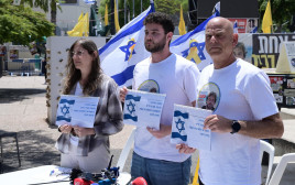 משפחתו של אלון אהל (צילום: אבשלום ששוני)