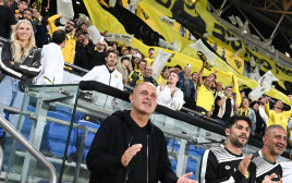 יוסי אבוקסיס, מאמן מכבי נתניה (צילום: ברני ארדוב)