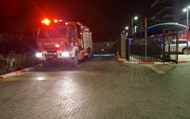 צוותי כיבוי אש מתחנת באר שבע (צילום: שי קורסיה דובר תחנת באר שבע)