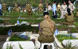 יום הזיכרון בקריית שאול (צילום: אבשלום ששוני)