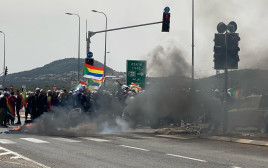 דרוזים מוחים בגליל המערבי בעקבות העימותים בסוריה (צילום: דוברות המשטרה)