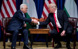 דונלד טראמפ, אבו מאזן (צילום: BRENDAN SMIALOWSKI/AFP via Getty Images)