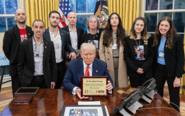 שורדי השבי עם דונלד טראמפ בבית הלבן  (צילום: the white house)