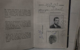 מסמכים, תמונות וחפצים אישיים של לוחם המוסד, אלי כהן ז"ל הובאו לישראל  (צילום: המוסד)