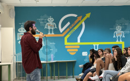 נבו שאוליאן בהרצאה (צילום: צילום פרטי)