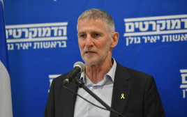 יאיר גולן בהצהרתו לתקשורת לאחר הסערה על דבריו (צילום: אבשלום ששוני)