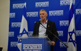 יאיר גולן בהצהרתו לתקשורת לאחר הסערה על דבריו (צילום: אבשלום ששוני)