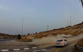 מרדף אחרי רכב גנוב בשפלה (צילום: דוברות המשטרה)