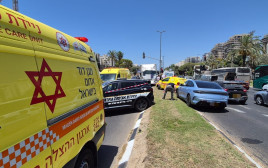 זירת התאונה בדרך נמיר בתל אביב (צילום: תיעוד מבצעי מד"א)