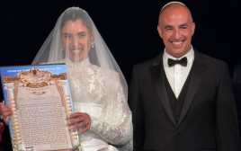 מור ממן ודוד אזולאי מתחת לחופה (צילום: באדיבות איציק אוחנה כיכר השבת)