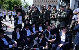 הפגנות נגד הגיוס (צילום: אבשלום ששוני)