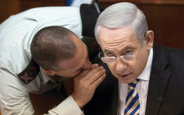 אייל זמיר, בעת שהיה מזכירו הצבאי של ראש הממשלה בנימין נתניהו, 2013 (צילום: רויטרס)