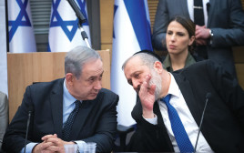 אריה דרעי ובנימין נתניהו (צילום: יונתן זינדל)
