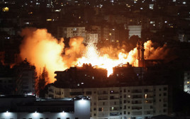 תקיפה בלבנון (צילום: REUTERS/Mohamed Azakir)