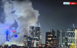 פגיעה בתל אביב בתקיפה האיראנית, כפי ששודר באל-ג'זירה (צילום: רשתות ערביות)