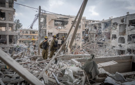 זירת הפגיעה בבת ים (צילום: חיים גולדברג, פלאש 90)