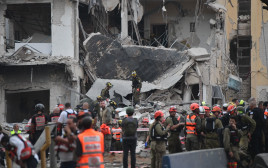 פגיעת הטיל האיראני בתל אביב (צילום: אבשלום ששוני)