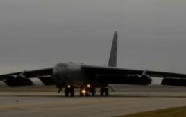 המפציץ האמריקאי B-52  (צילום: צילום מסך, יוטיוב)