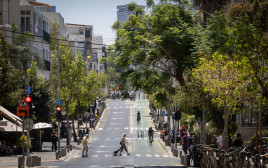 רחובות תל אביב, לאחר התקיפות האיראניות (צילום: חיים גולדברג, פלאש 90)