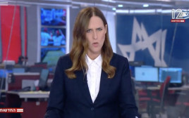 יונית לוי מגישה את המהדורה המרכזית בחדשות 12 (צילום: צילום מסך חדשות 12)