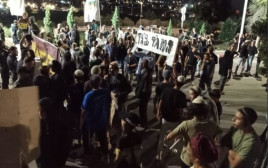 התפרעות בבית אל (צילום: צילום מסך רשתות חברתיות)