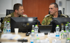 הרמטכ"ל אייל זמיר ואלוף אבי בלוט (צילום: דובר צה"ל)