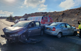 תאונת דרכים (צילום: תיעוד מבצעי מד''א)