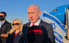 נתניהו לפני ההמראה לוושינגטון  (צילום: אנה ברסקי)