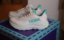 Hoka - Clifton 10 (צילום: אור גפן)