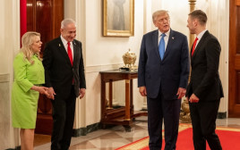 דונלד טראמפ ומשפחת נתניהו (צילום: Official White House Photo by Daniel Torok)