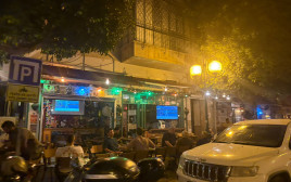 חיי הלילה המוקדמים של גבעתיים (צילום: מאיה כהן)