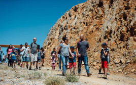 מטיילים באתר החרמון (צילום: עדי פרץ)