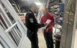 צו סגירה לעסק בעוטף עזה (צילום: דוברות המשטרה)
