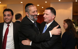 יולי אדלשטיין ואריה דרעי (צילום: יעקב כהן, פלאש 90)
