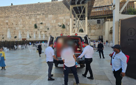 עימות בין נשות הכותל לסדרנים וכוחות המשטרה (צילום: דוברות נשות הכותל)