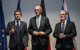 ראשי מדינות ה-E3: קיר סטארמר, פרידריך מרץ, עמנואל מקרון (צילום: רויטרס)