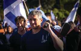יועז הנדל בהפגנה של המילואימניקים (צילום: חיים גולדברג, פלאש 90)