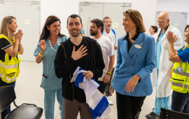 ד"ר לנה קורן וגיא גלבוע דלאל בקליטה במחלקה (צילום: לע"מ)