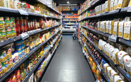 עגלות מדפים בסופרמרקט (צילום: אבשלום ששוני)