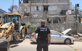 הרס חומת המבנה בג'לג'וליה (צילום: משטרת ישראל)