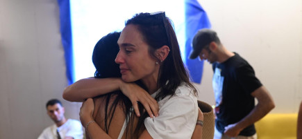 גל גדות מחזקת את משפחות החטופים (צילום: ליאור רוטשטיין)