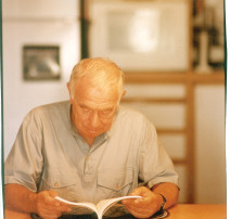 יהודה עמיחי בשנת 1994 (צילום: ראובן קסטרו)