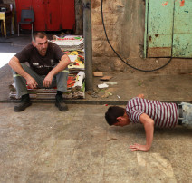 שכיבות סמיכה (צילום: נתי שוחט, פלאש 90)